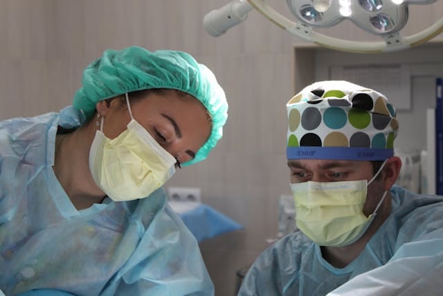Fibroom verwijderen: kleine ingreep, groot verschil voor je huidcomfort